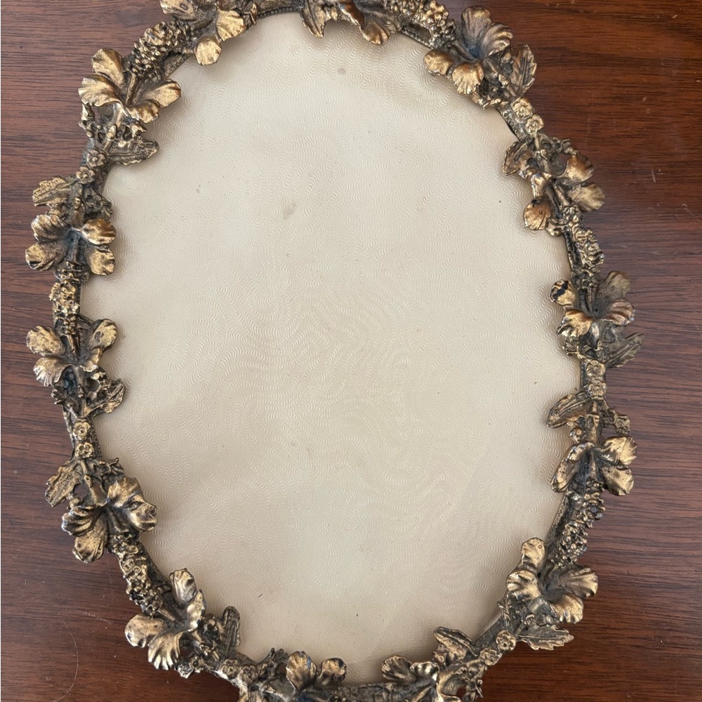 Vintage Gold Floral Oval Frame